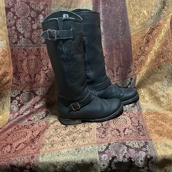 Steve Madden black fairmont boots, size 9. - Picture 2 of 5
